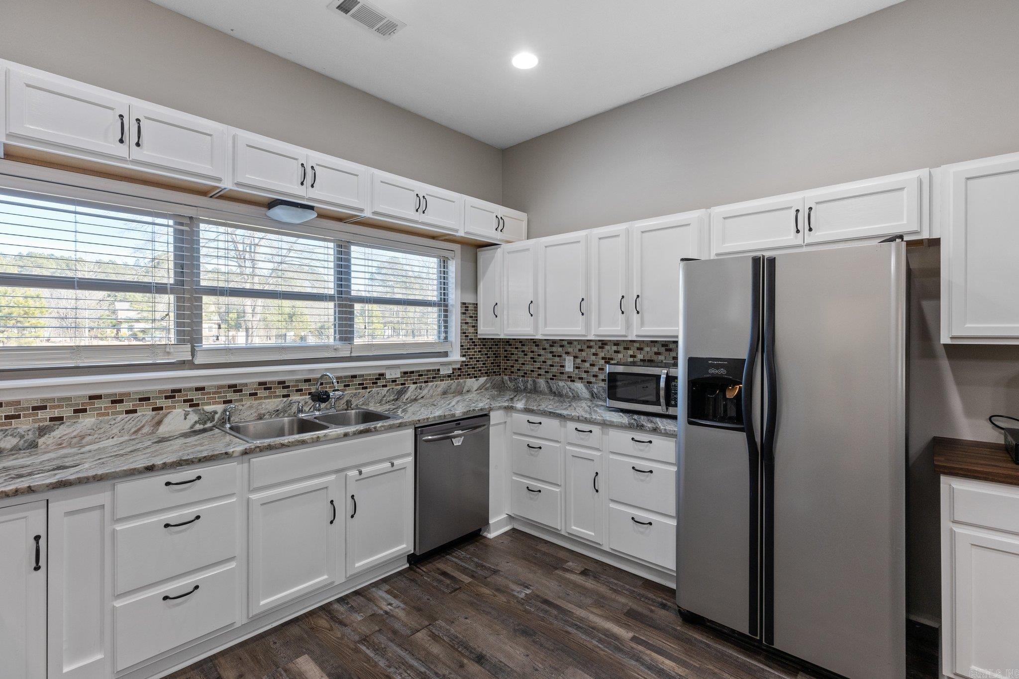 MAPLE CREEK FARMS - Residential