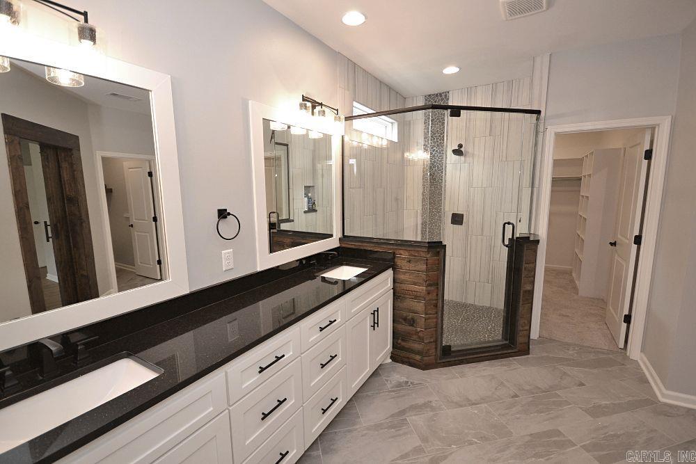 THE WOODS OF HURRICANE LAKE ESTA - Residential