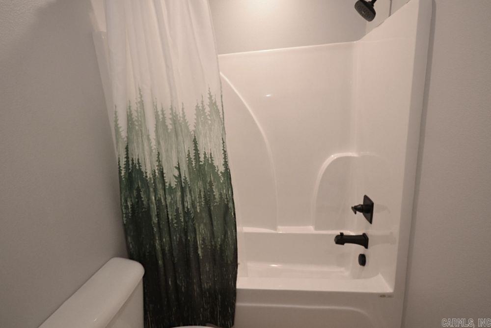 THE WOODS OF HURRICANE LAKE ESTA - Residential