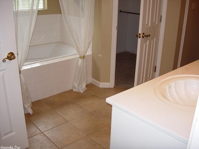 CHENAL VALLEY CHENAL CIRCLE - Residential