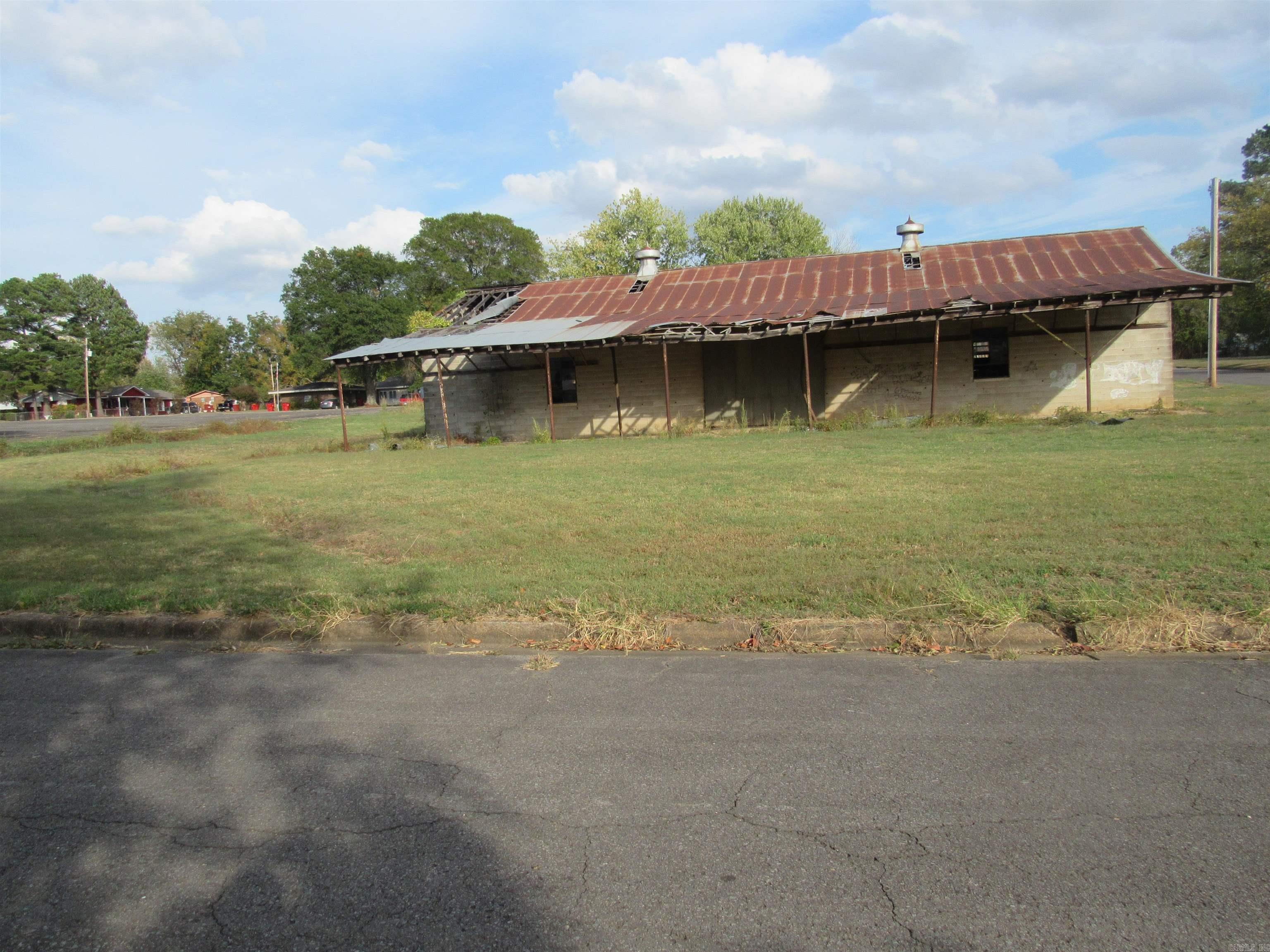 WO Scroggins - Commercial Sale