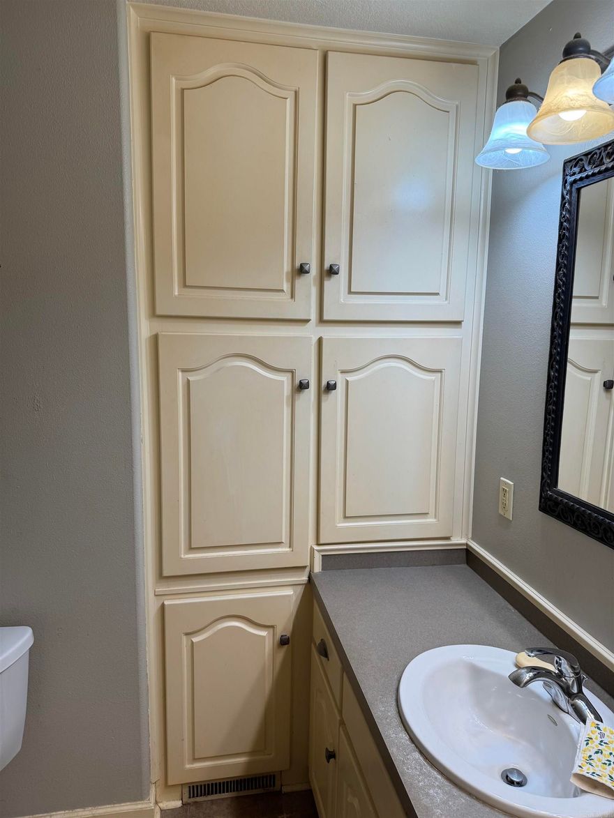 Gorgeous home in popular North Little Rock neighborhood.  This is a brick home with hardwood floors on a dead end cul-de-sac street with a quiet neighborhood.  Nearby to schools and lots of shopping.