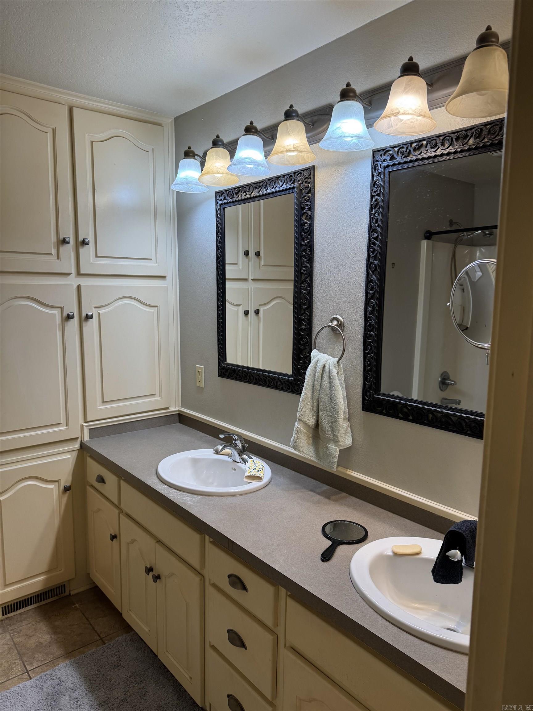 NORTH POINT GLENN ADDN - Residential