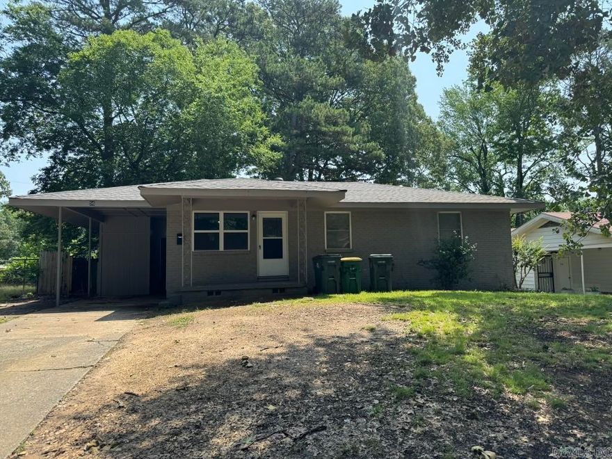 Nice sized home in the heart of Little Rock. It features two living areas with an updated kitchen and baths, along with a large deck for entertaining. **Agents see confidential agent remarks for additional information and showing instructions.**