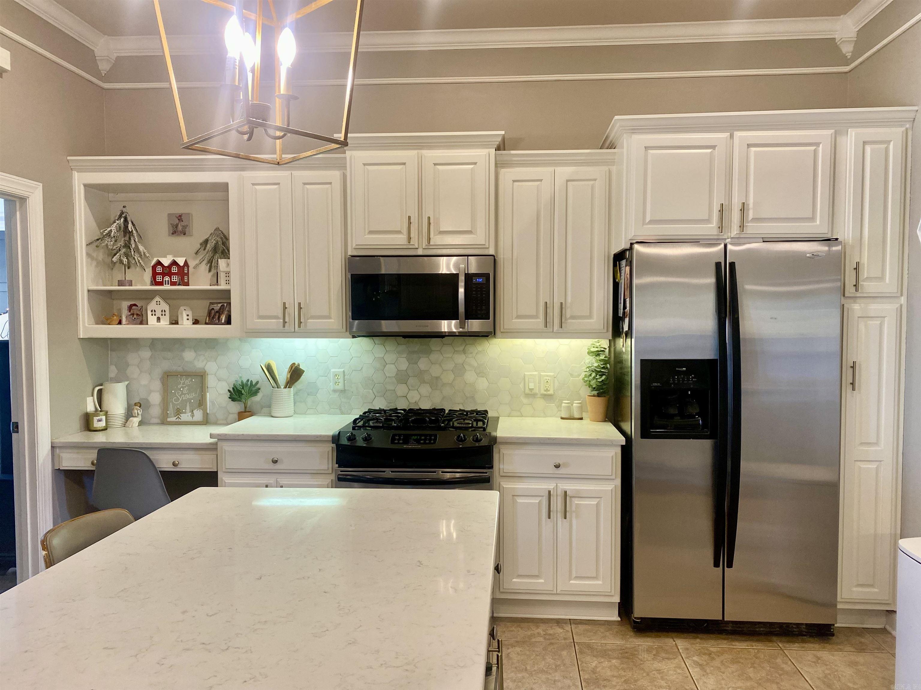 COUNTRY CLUB OF ARK THE - Residential