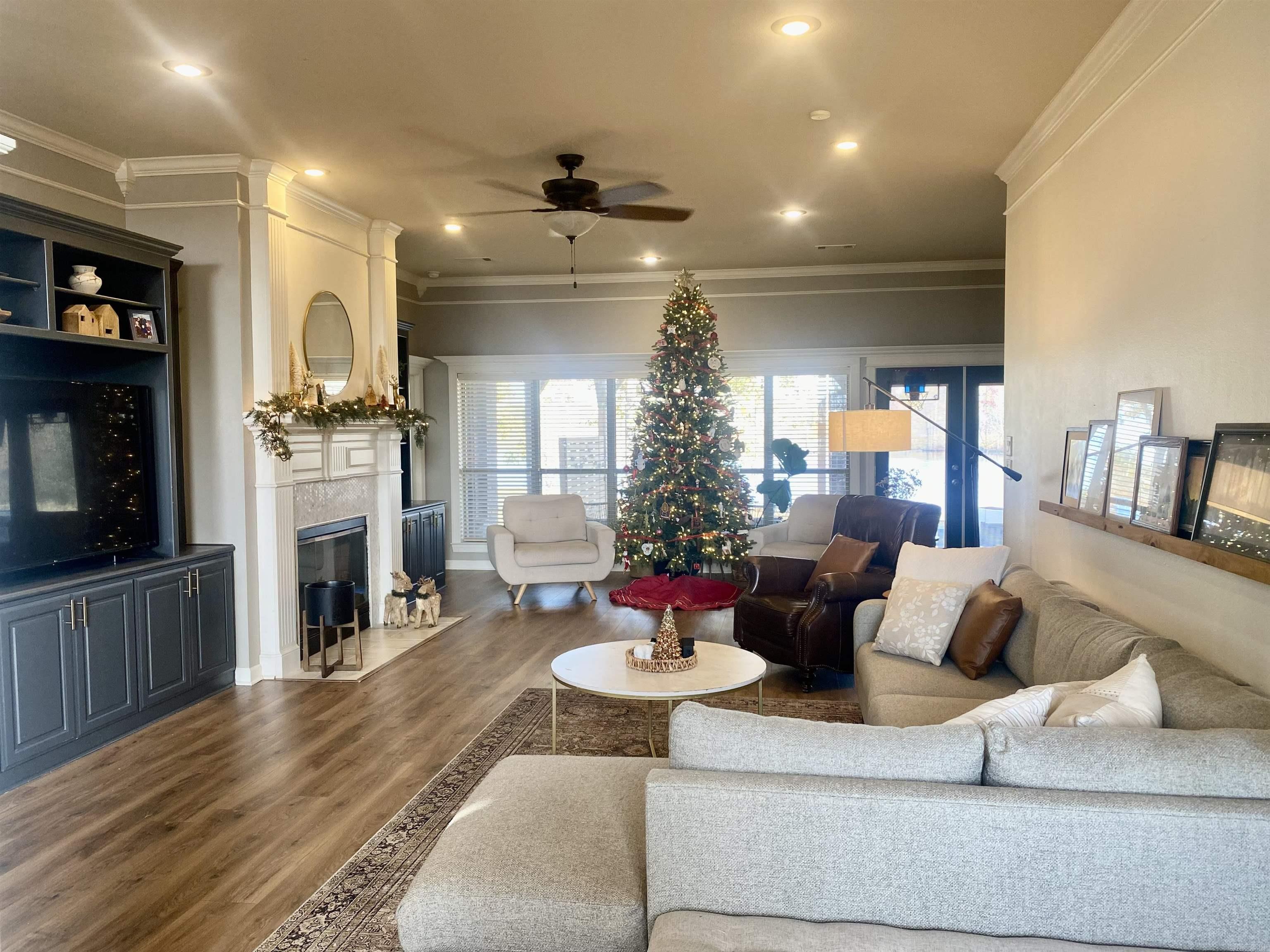 COUNTRY CLUB OF ARK THE - Residential