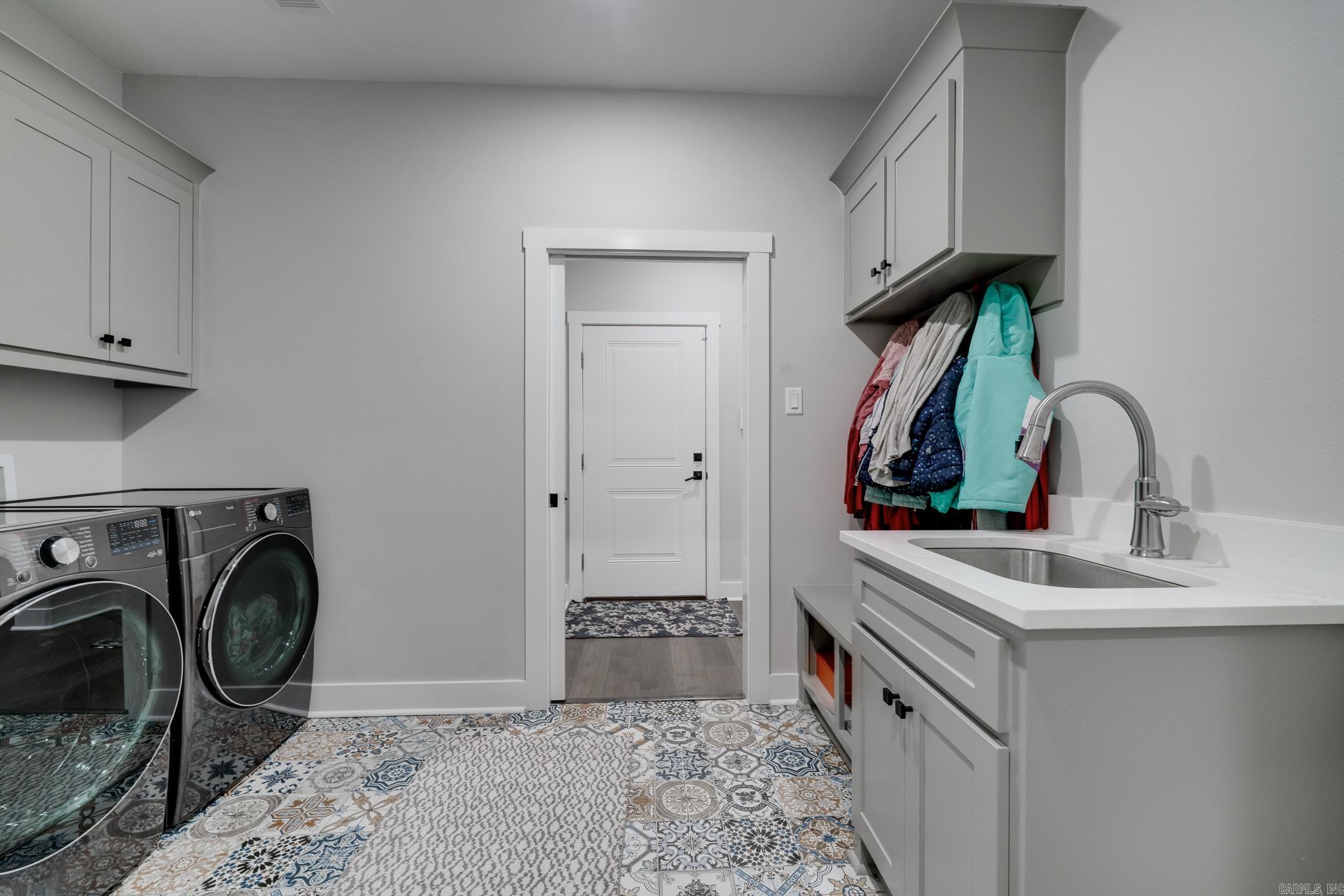 ROBYNMAR - Residential