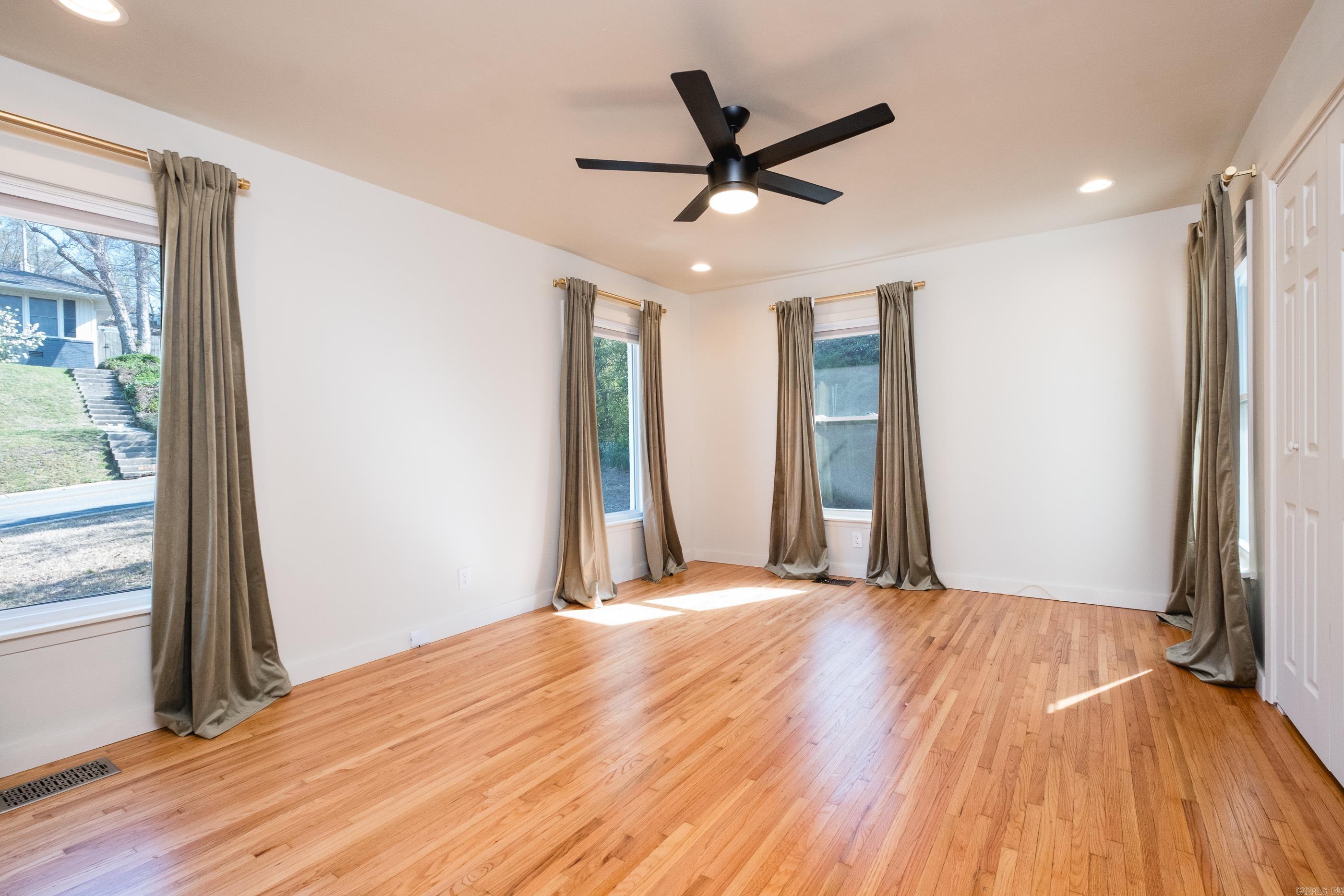 KINGWOOD PLACE - Residential