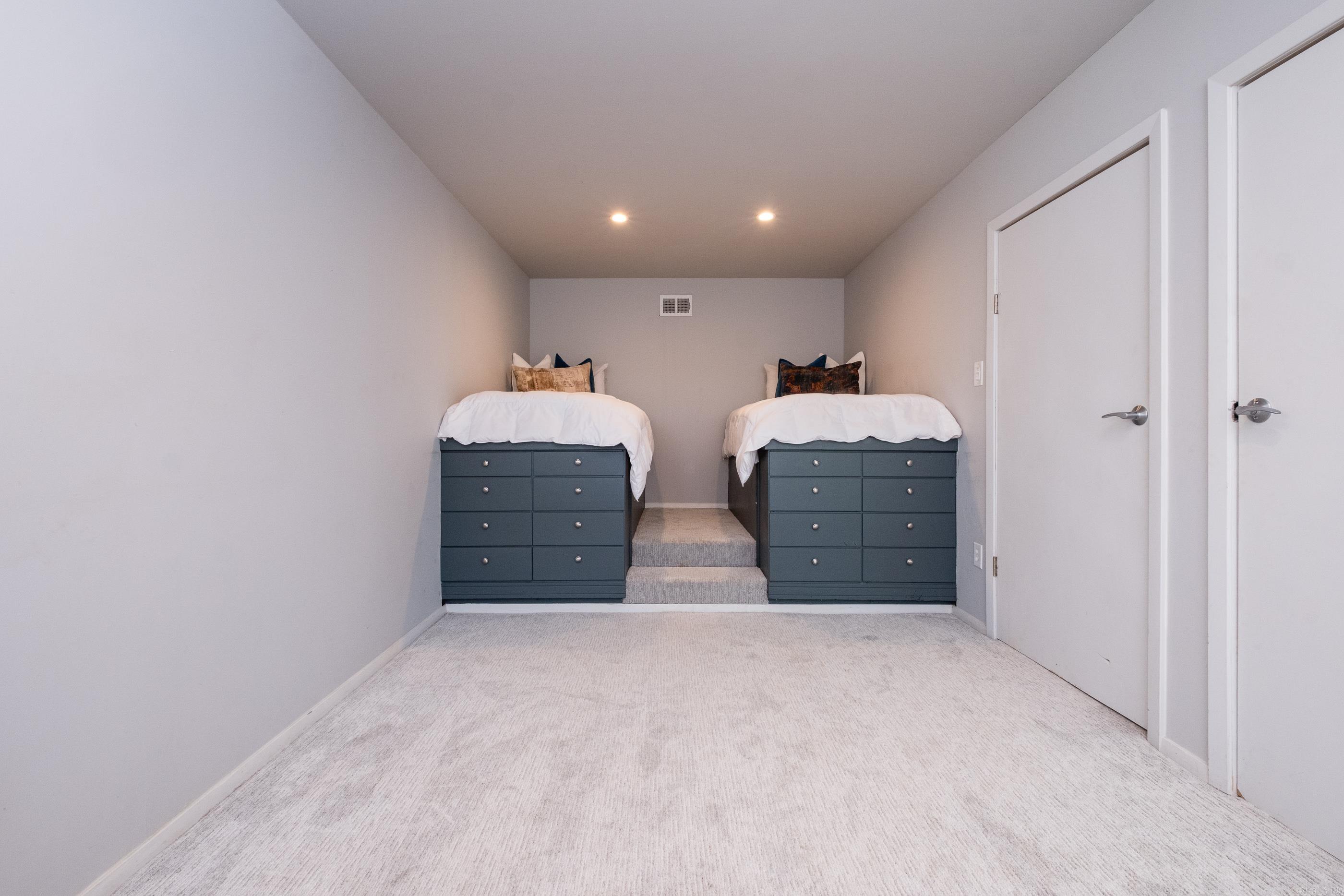 KINGWOOD PLACE - Residential