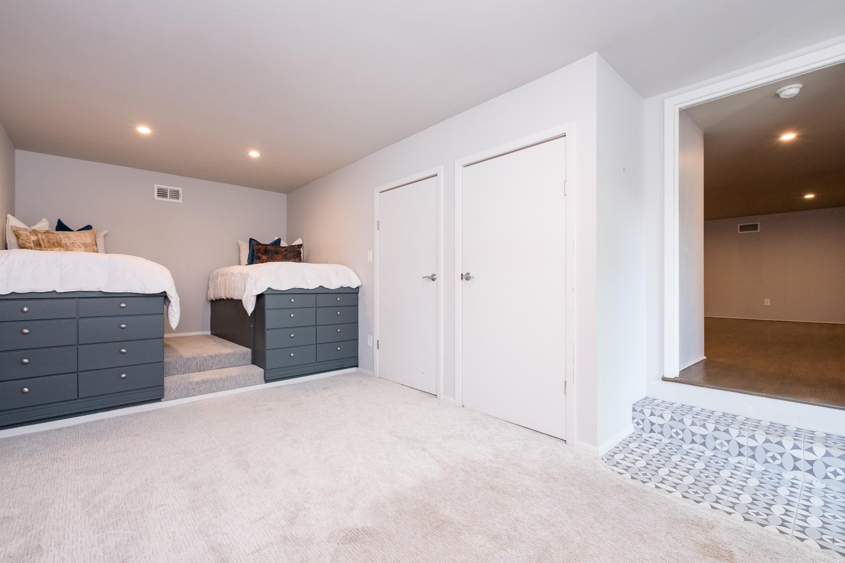 KINGWOOD PLACE - Residential