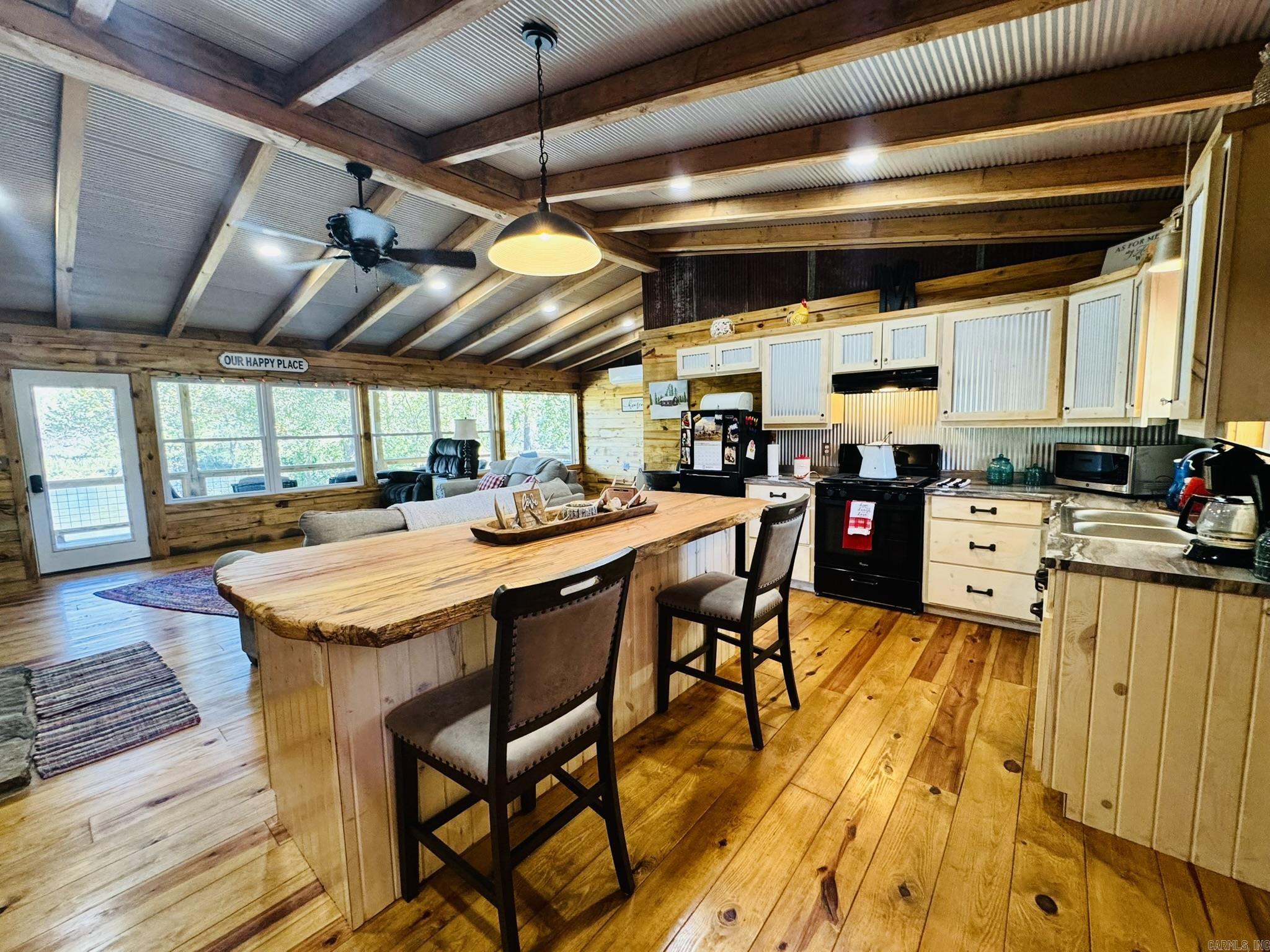 SUNSET VALLEY - Residential