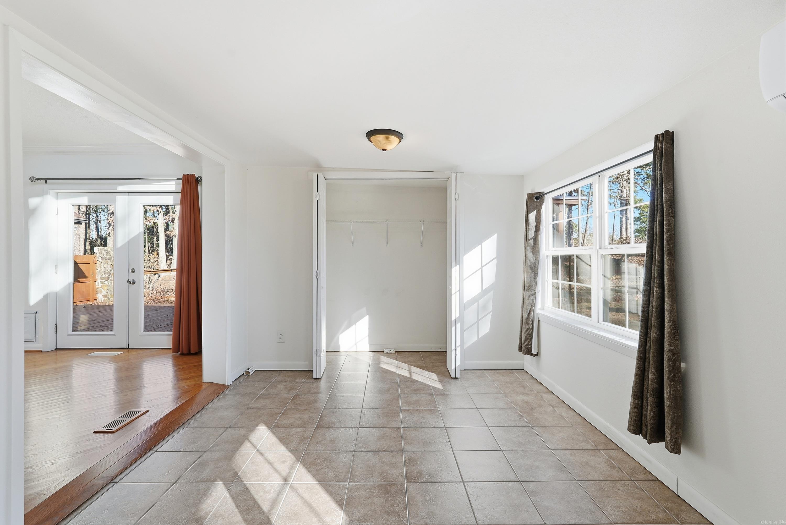 INDIAN HILLS - Residential