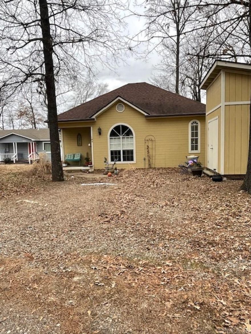 An adorable little bungalow on the lake with your own boat dock! The home has tall ceilings and an open floor plan perfect for entertaining!  There is a large screened deck that increases your entertainment space or to relax & enjoy the view! This little doll house has all the comforts of home.  It's just waiting for you to make it home, a vacation getaway or even an airbnb. Don't wait call today!