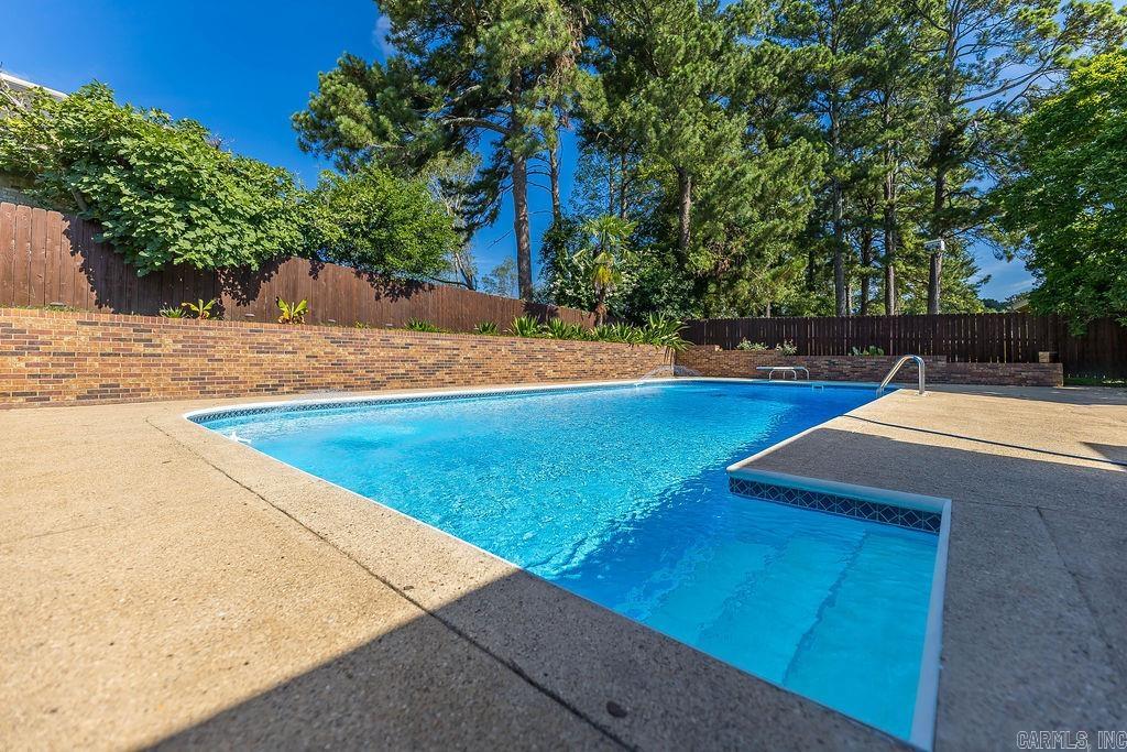 WOODLAND HILLS - Residential