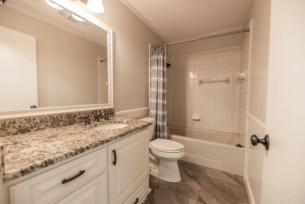 WOODLAND HILLS - Residential