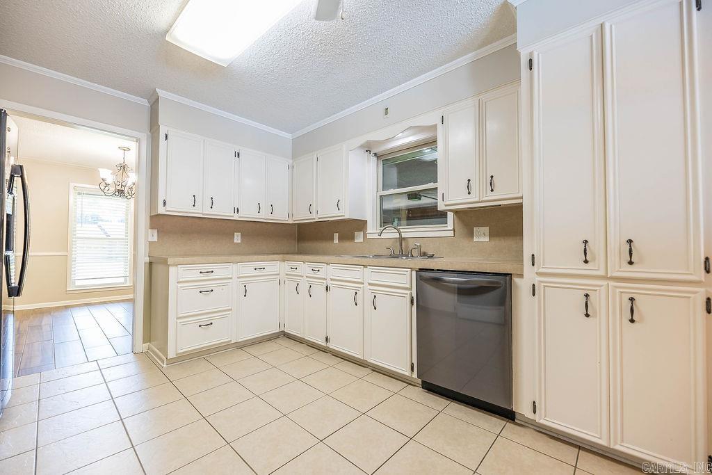 WOODLAND HILLS - Residential