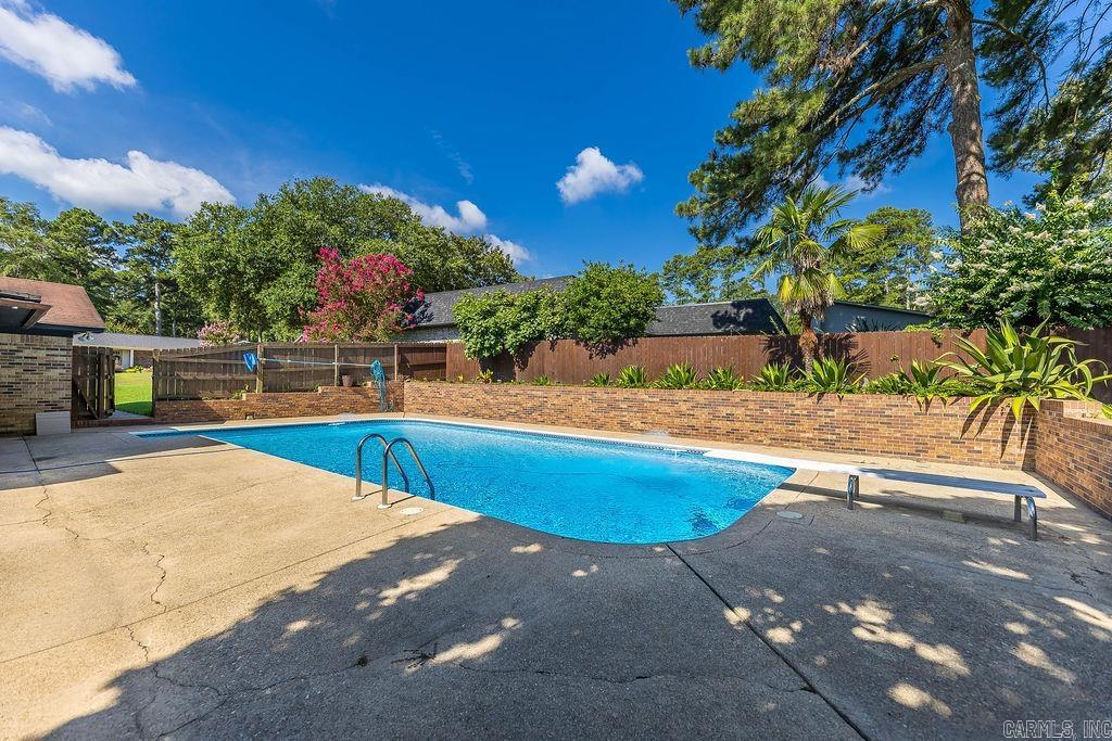 WOODLAND HILLS - Residential