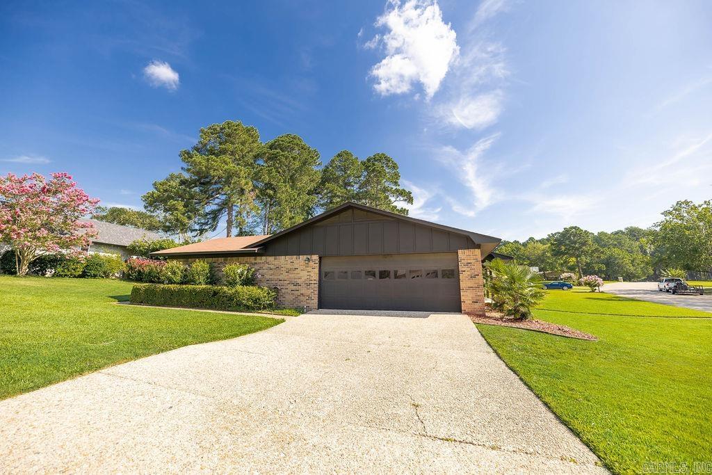 WOODLAND HILLS - Residential