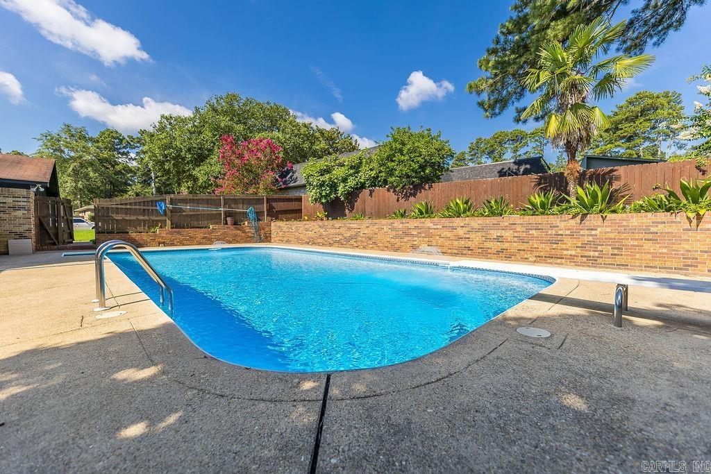 WOODLAND HILLS - Residential