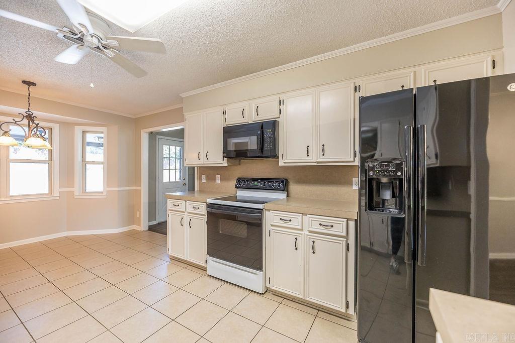 WOODLAND HILLS - Residential