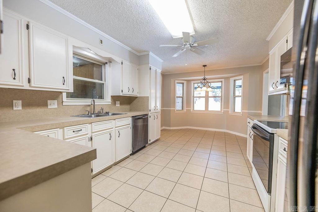 WOODLAND HILLS - Residential