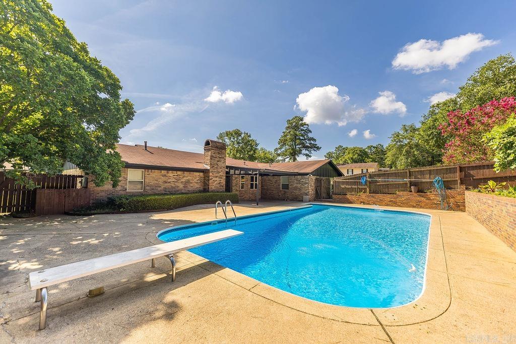 WOODLAND HILLS - Residential