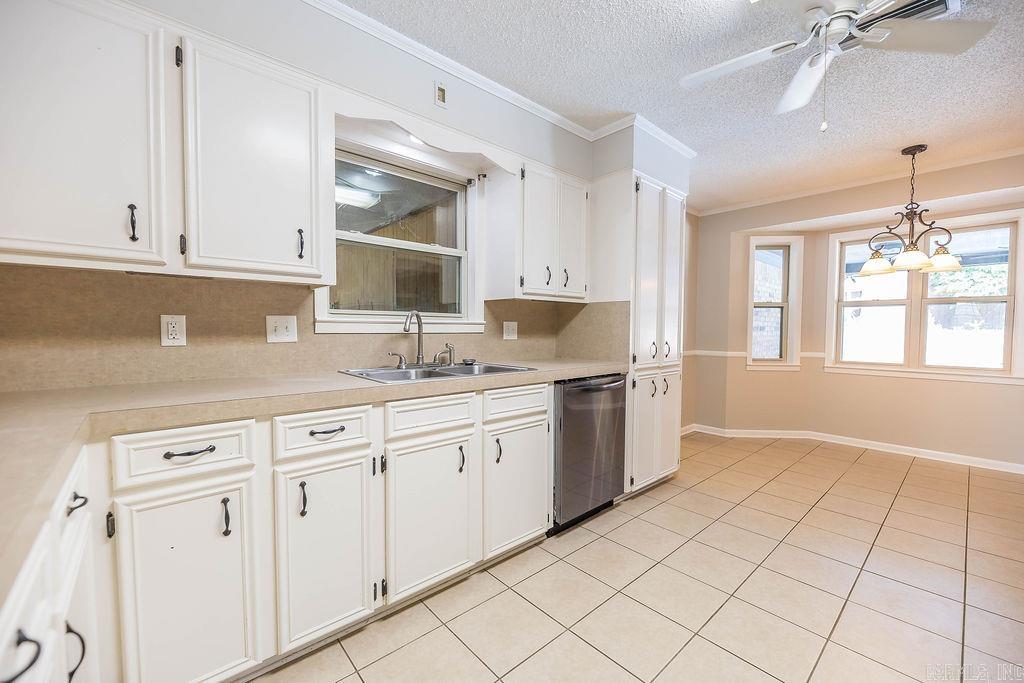 WOODLAND HILLS - Residential