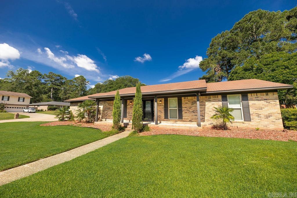 WOODLAND HILLS - Residential