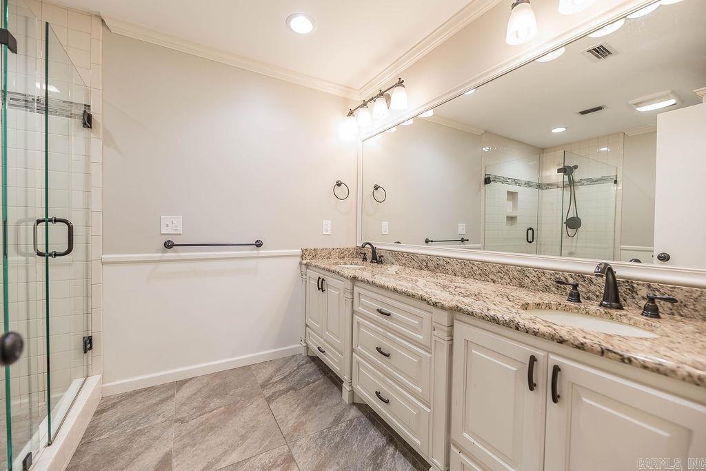 WOODLAND HILLS - Residential