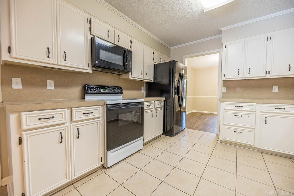 WOODLAND HILLS - Residential