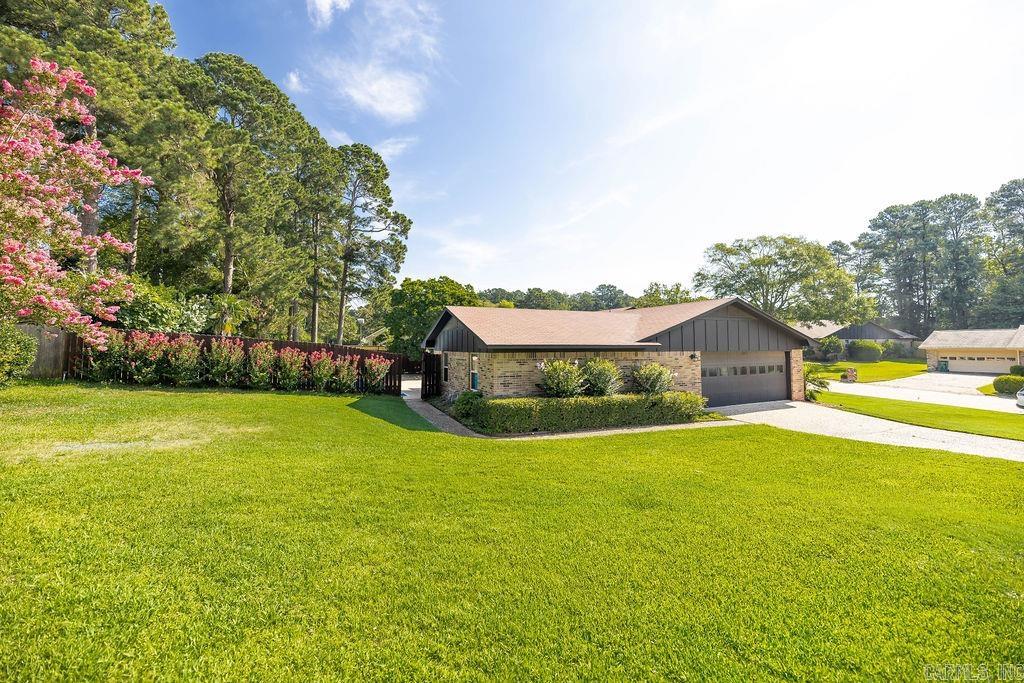 WOODLAND HILLS - Residential