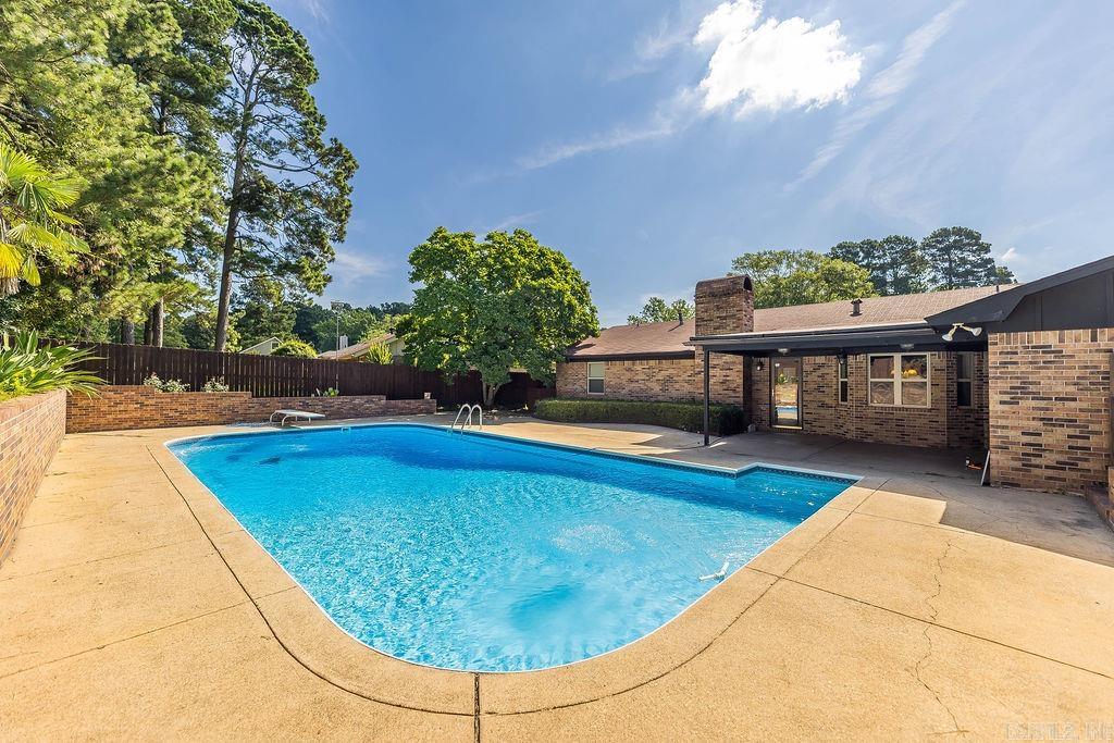 WOODLAND HILLS - Residential