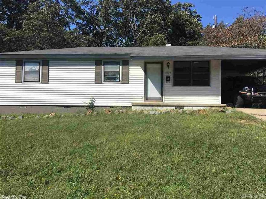 Well maintained 3 bedroom, 1 bath with nice size kitchen and open to living area, fully fenced back yard. Pets allowed with non-refundable deposit.