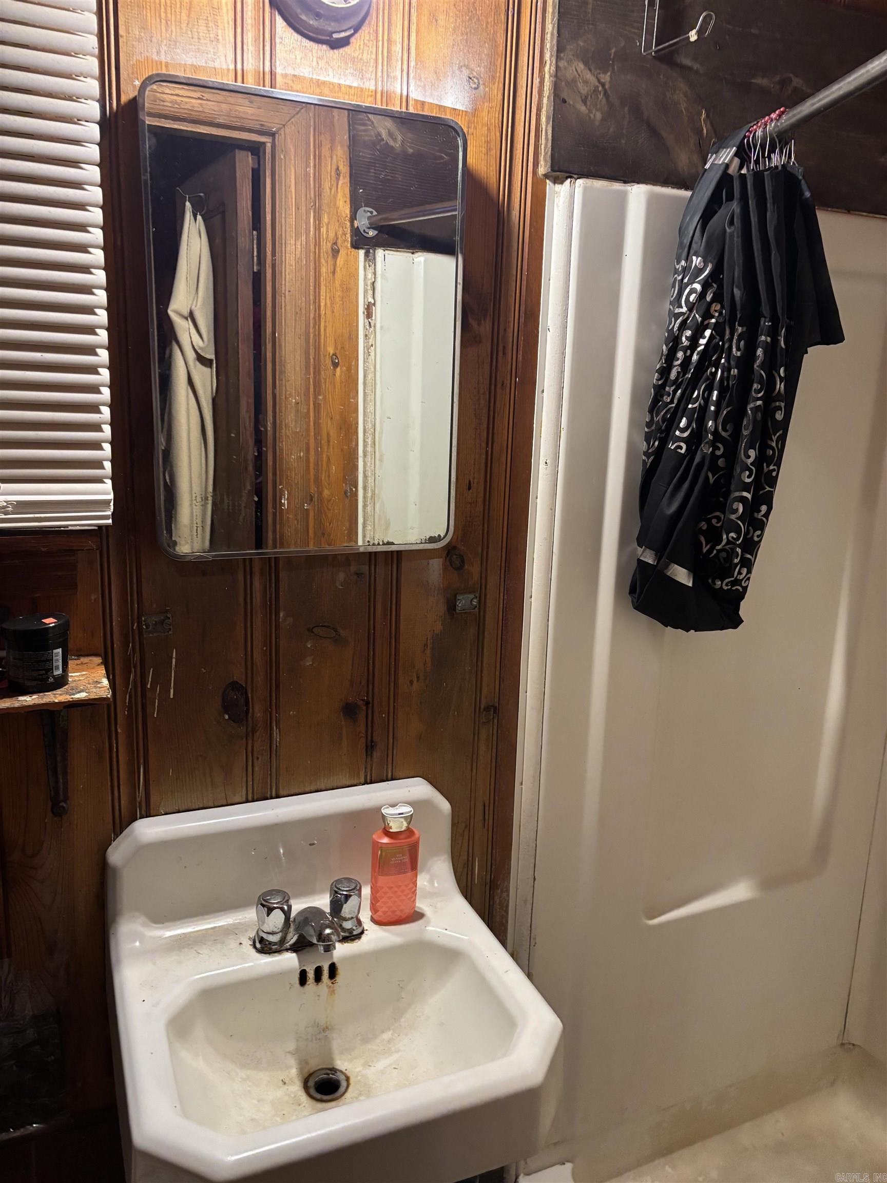 HOLTS INDUSTRIAL - Residential