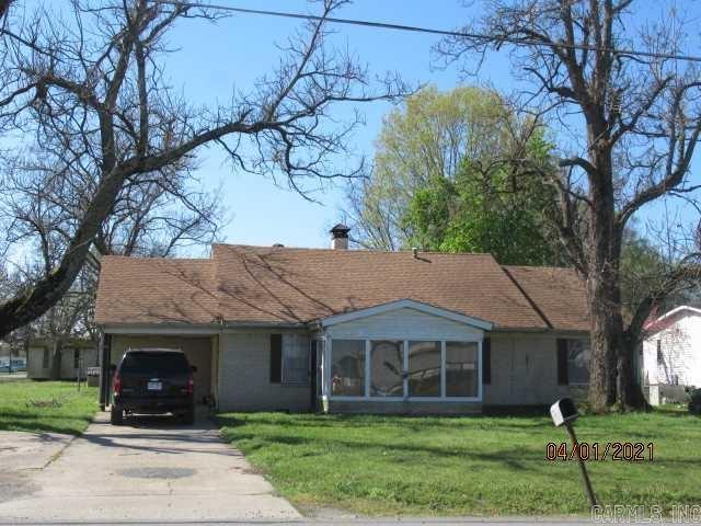 Great Investment property located in North Little Rock. Large Lot! This property has the potential to be rezoned for Commercial Usage. This property also has 1 mobile home hookup located behind the home. Sold "AS IS."
