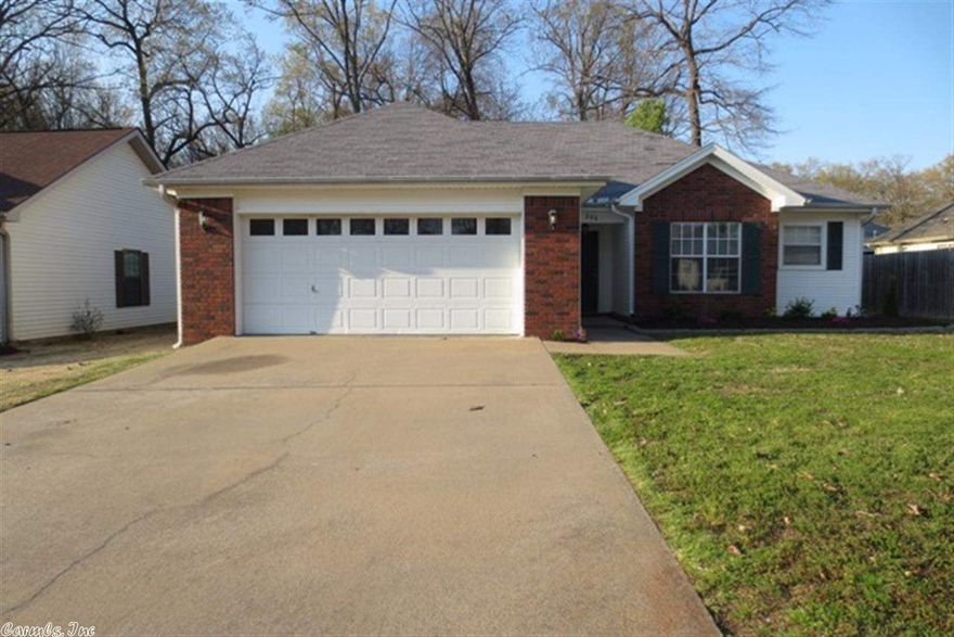 Please put 100% financing available. 3 Bedrooms, 2 baths, great starter home, newly refinished hardwood floors, new carpet in all 3 bedrooms, new dish washer, 2 car garage, new landscaping, 4 ceiling fans,  4 smoke detectors, and new paint through out. 100% financing available, owners will also consider a lease/purchase with a definite closing date