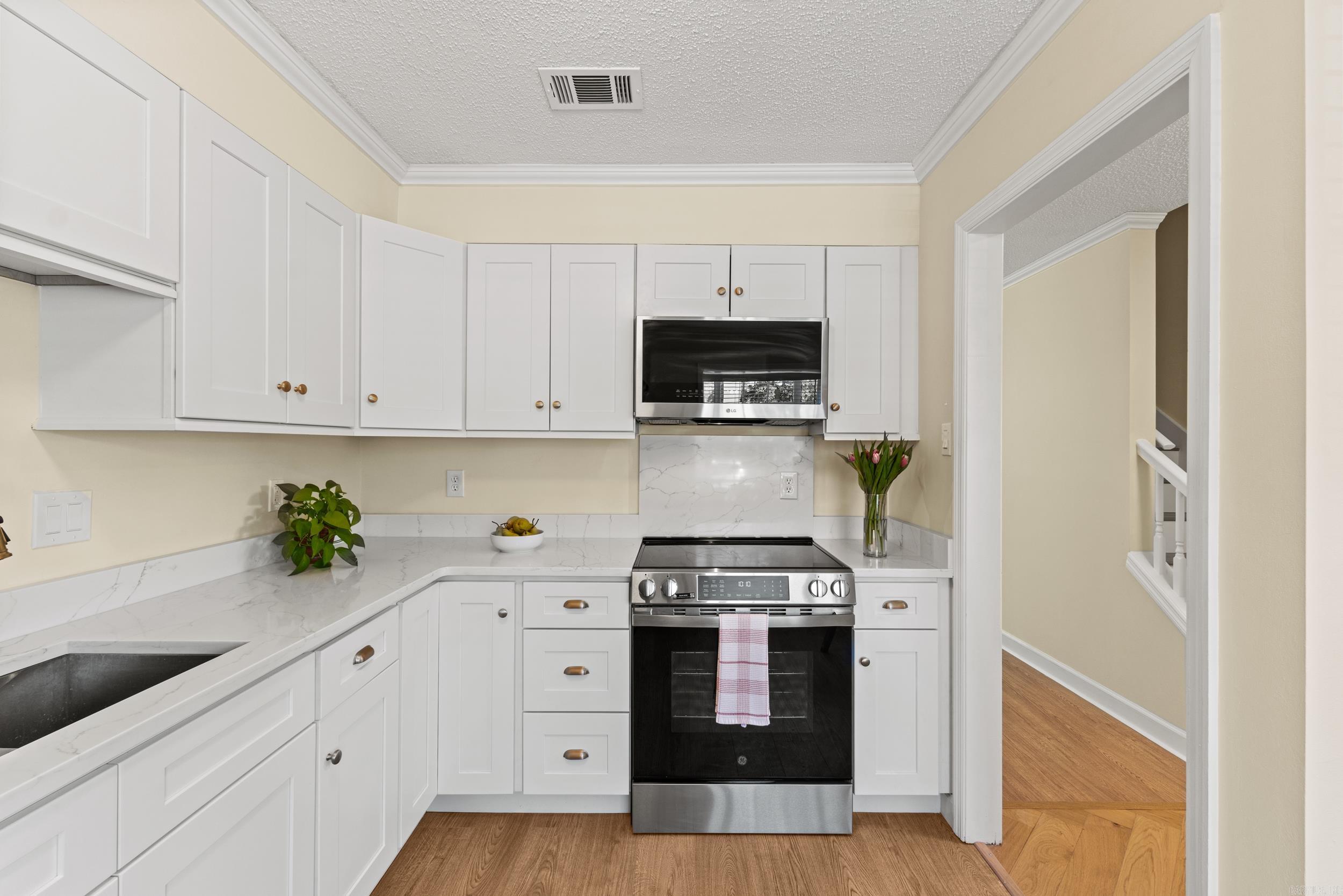 BRISTOL COMMONS TWNHS - Residential