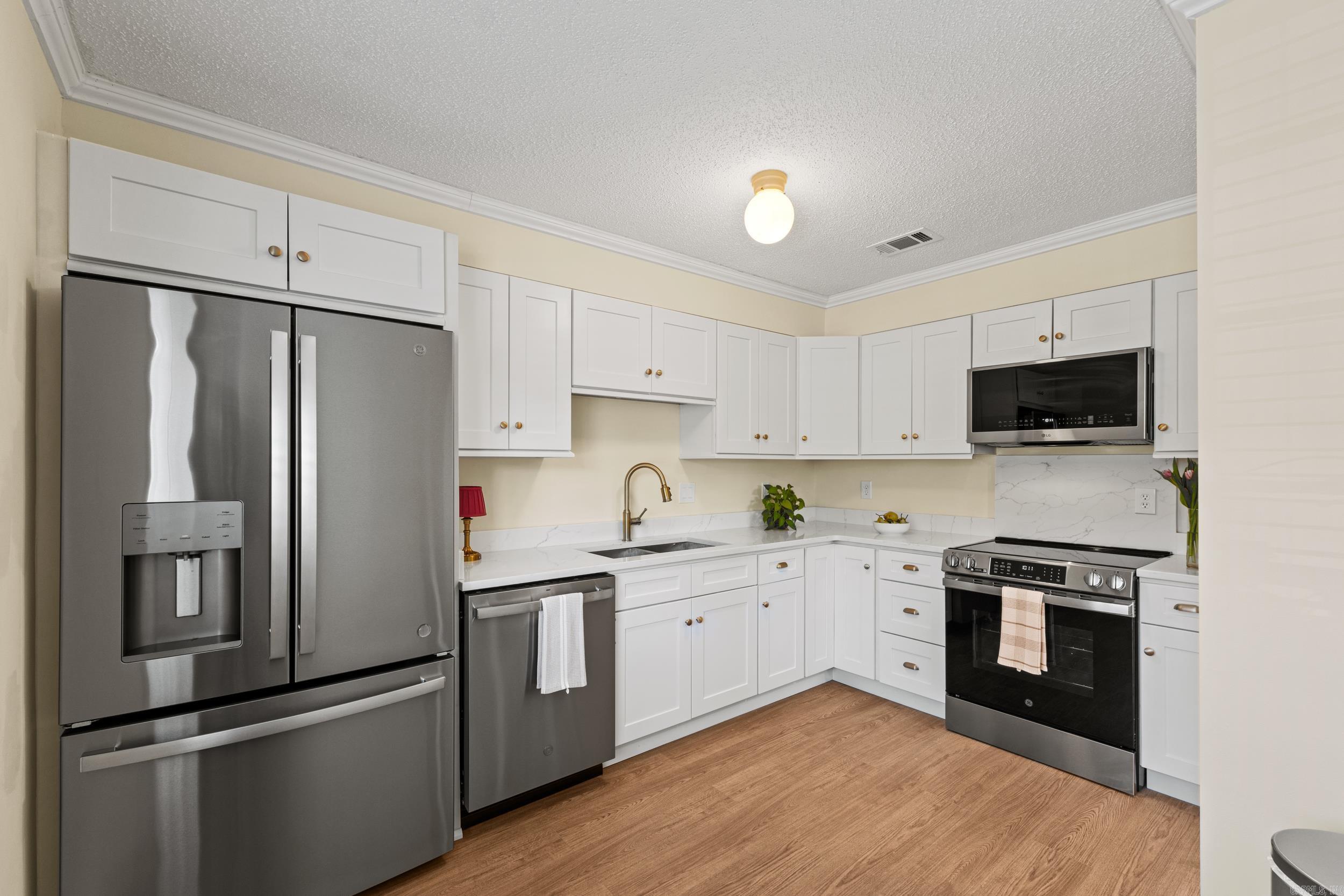 BRISTOL COMMONS TWNHS - Residential