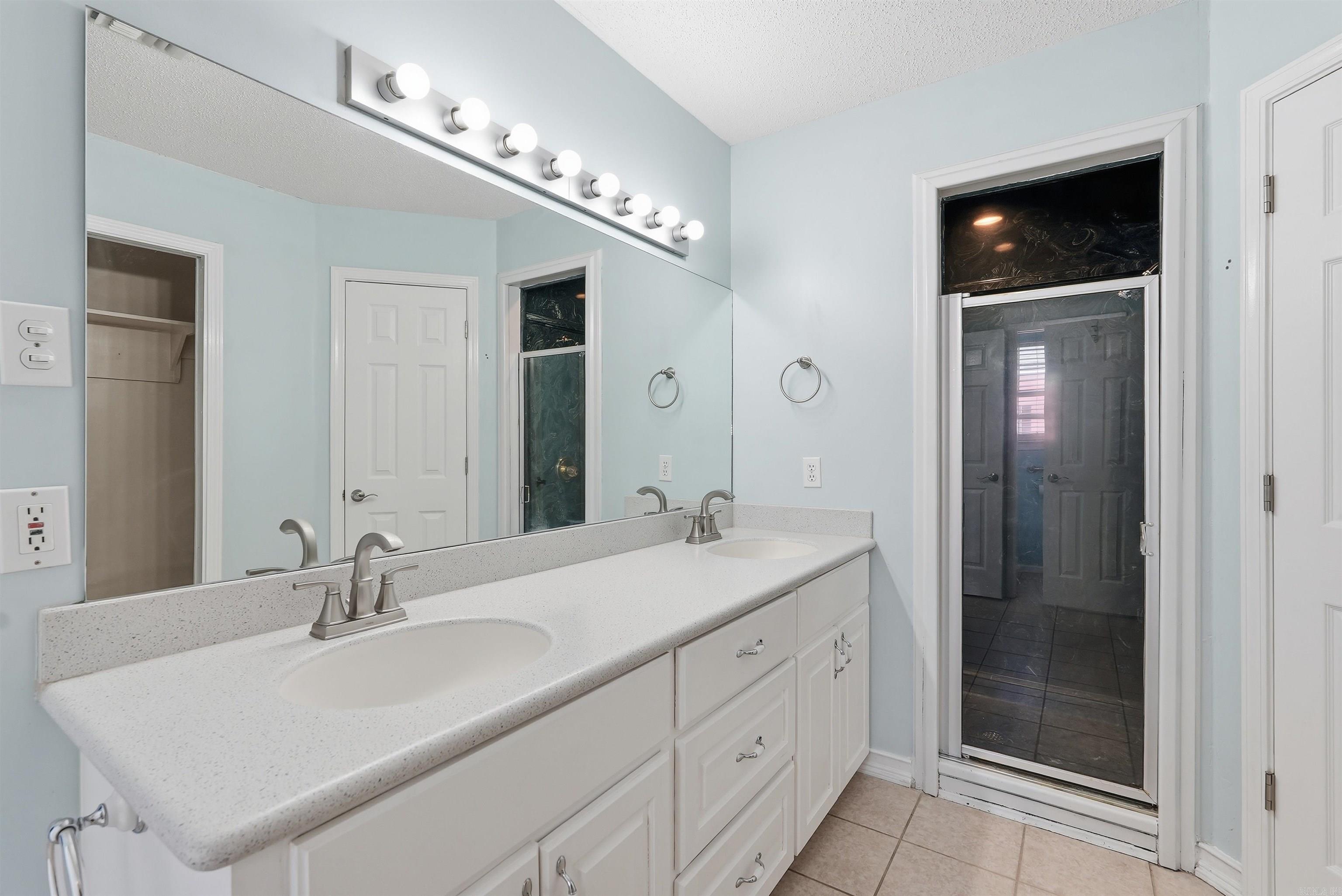 OAKBROOKE - Residential