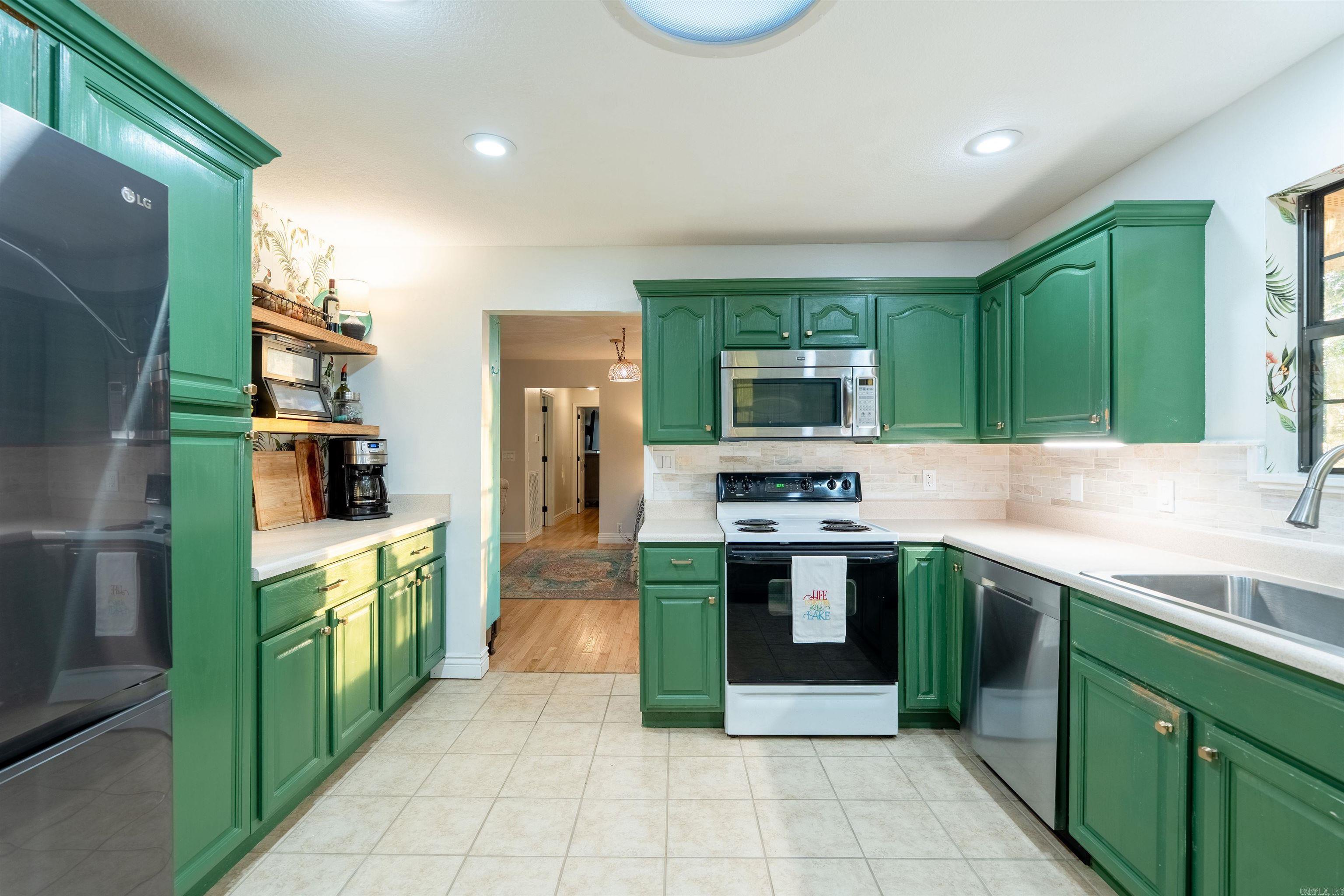 HILLCREST WOODS - Residential