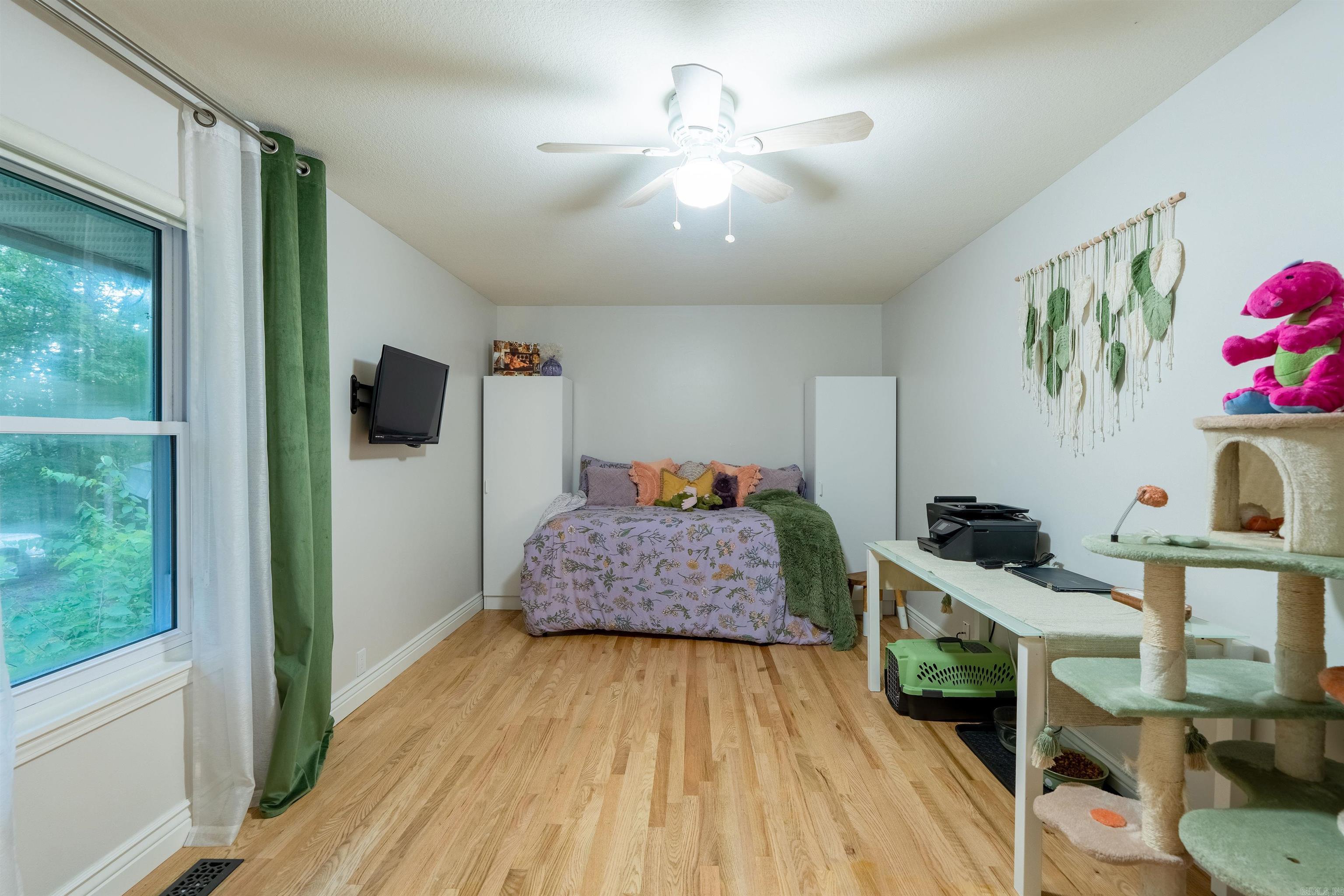 HILLCREST WOODS - Residential