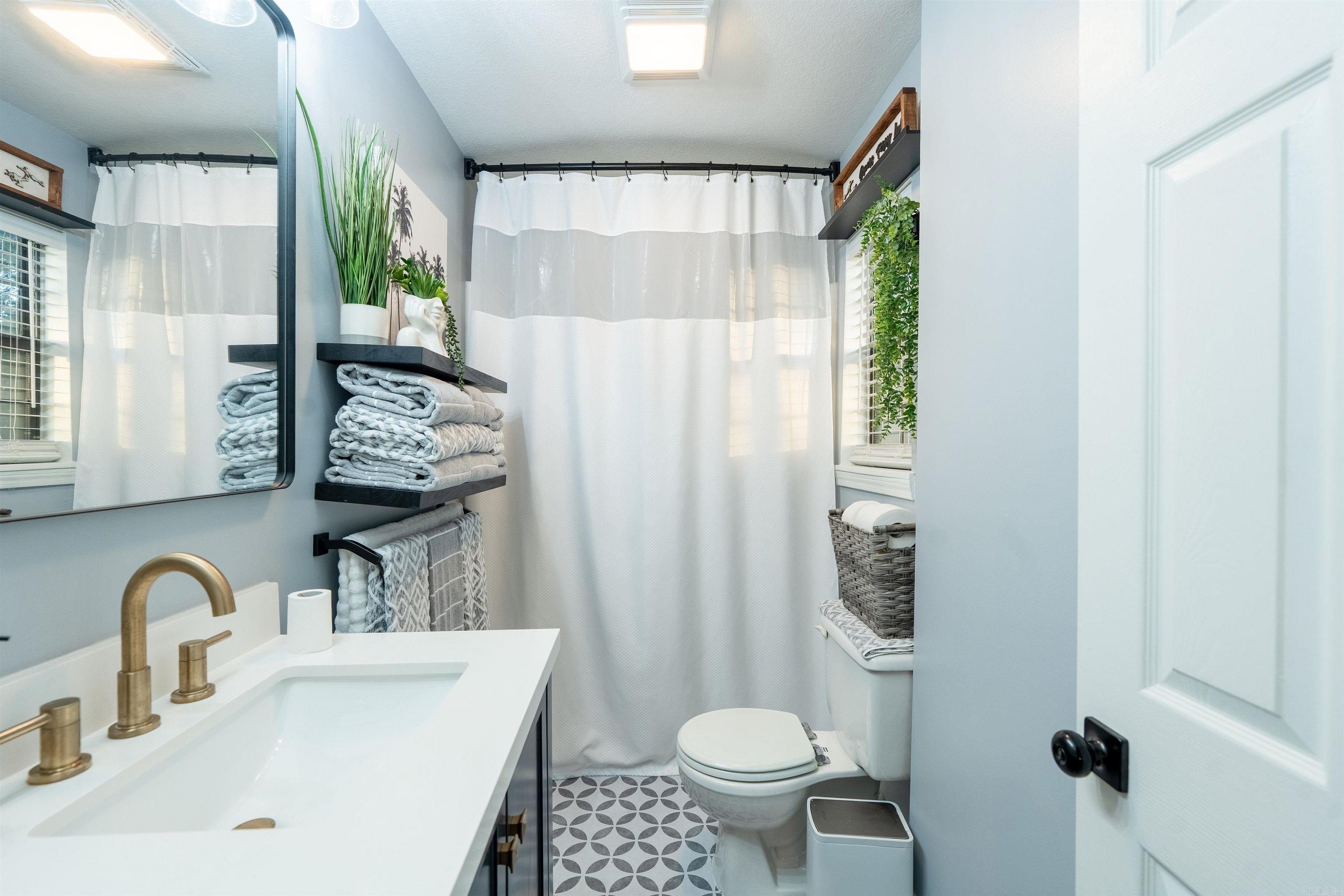 HILLCREST WOODS - Residential