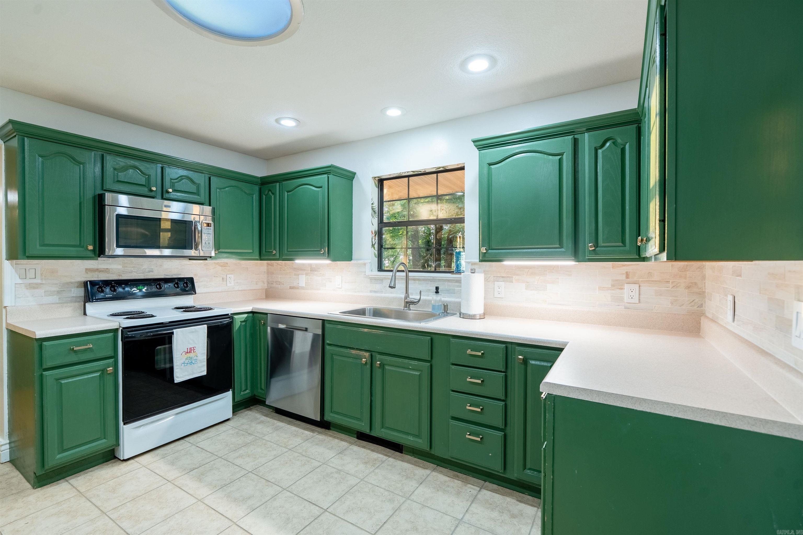 HILLCREST WOODS - Residential