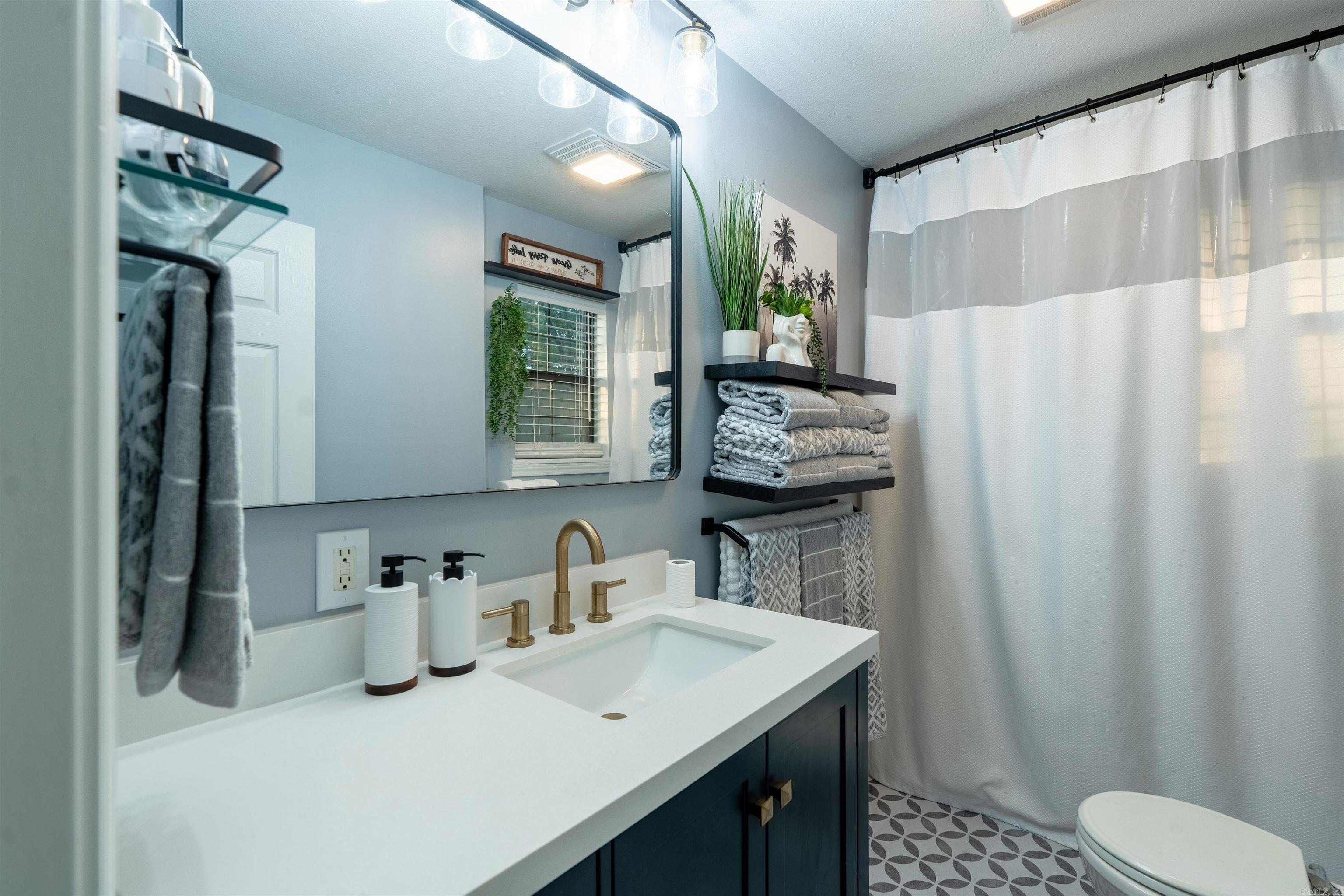 HILLCREST WOODS - Residential