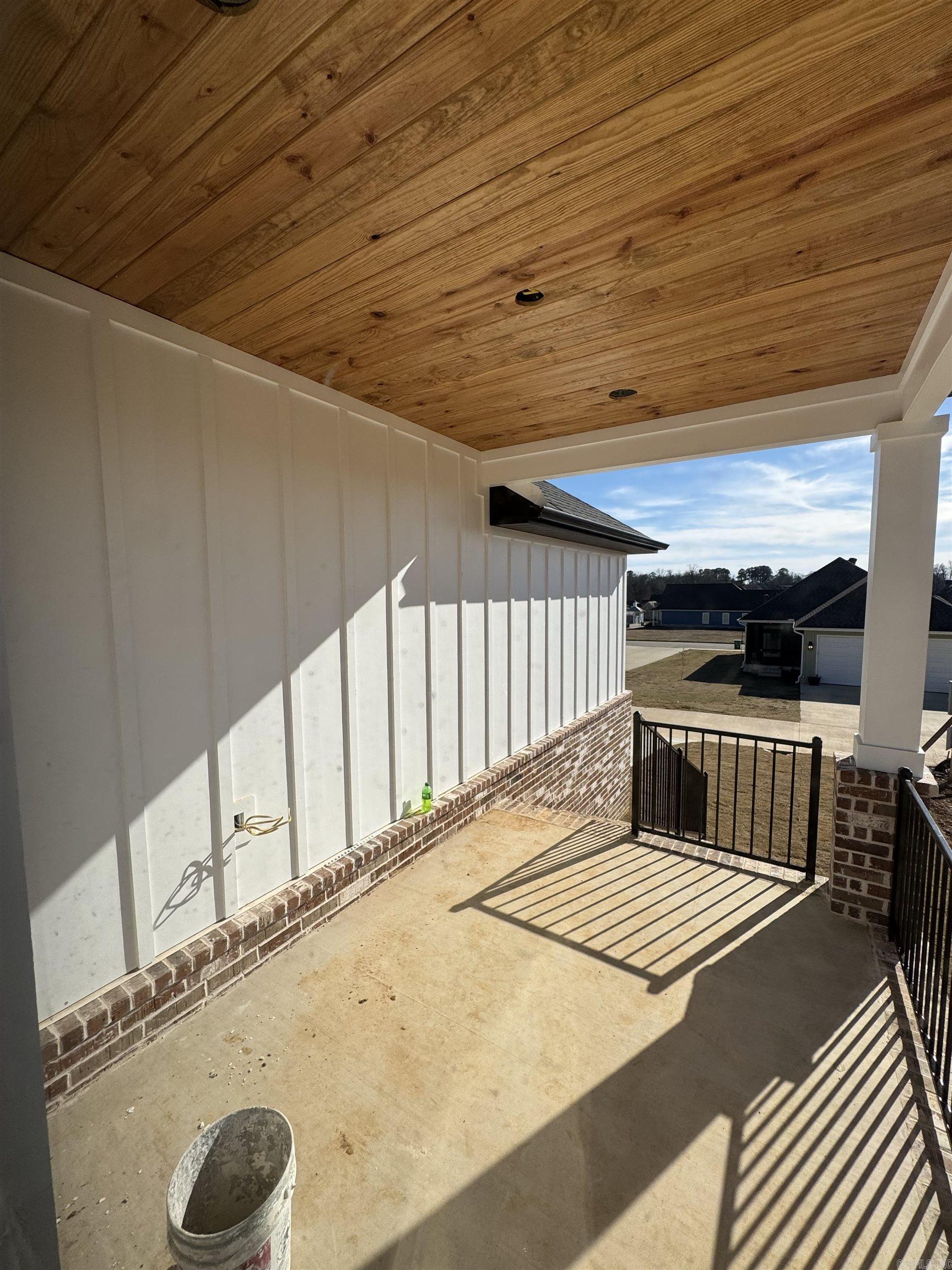 MIDTOWN BRYANT - Residential