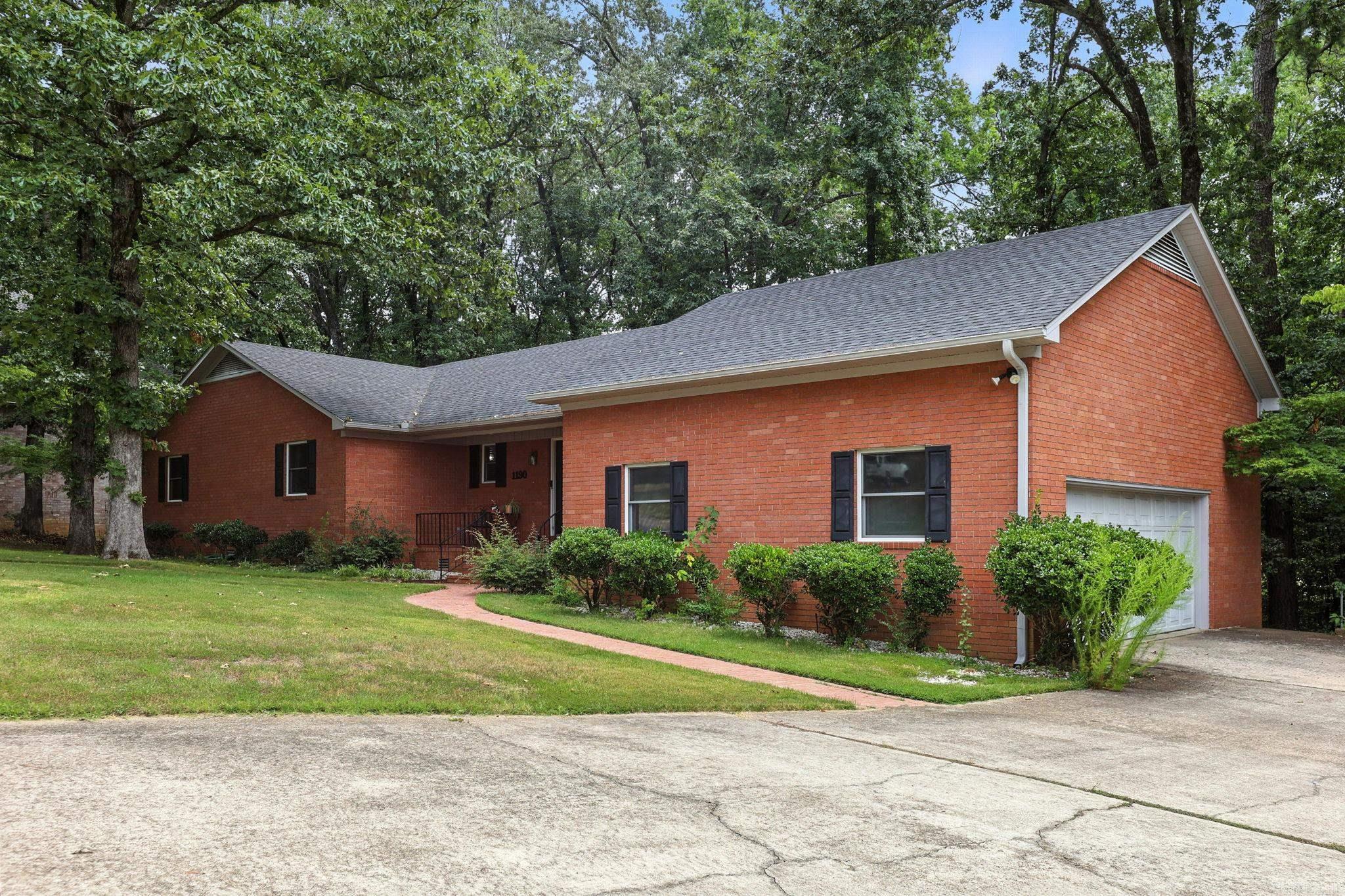 WELLINGTON POINTE - Residential