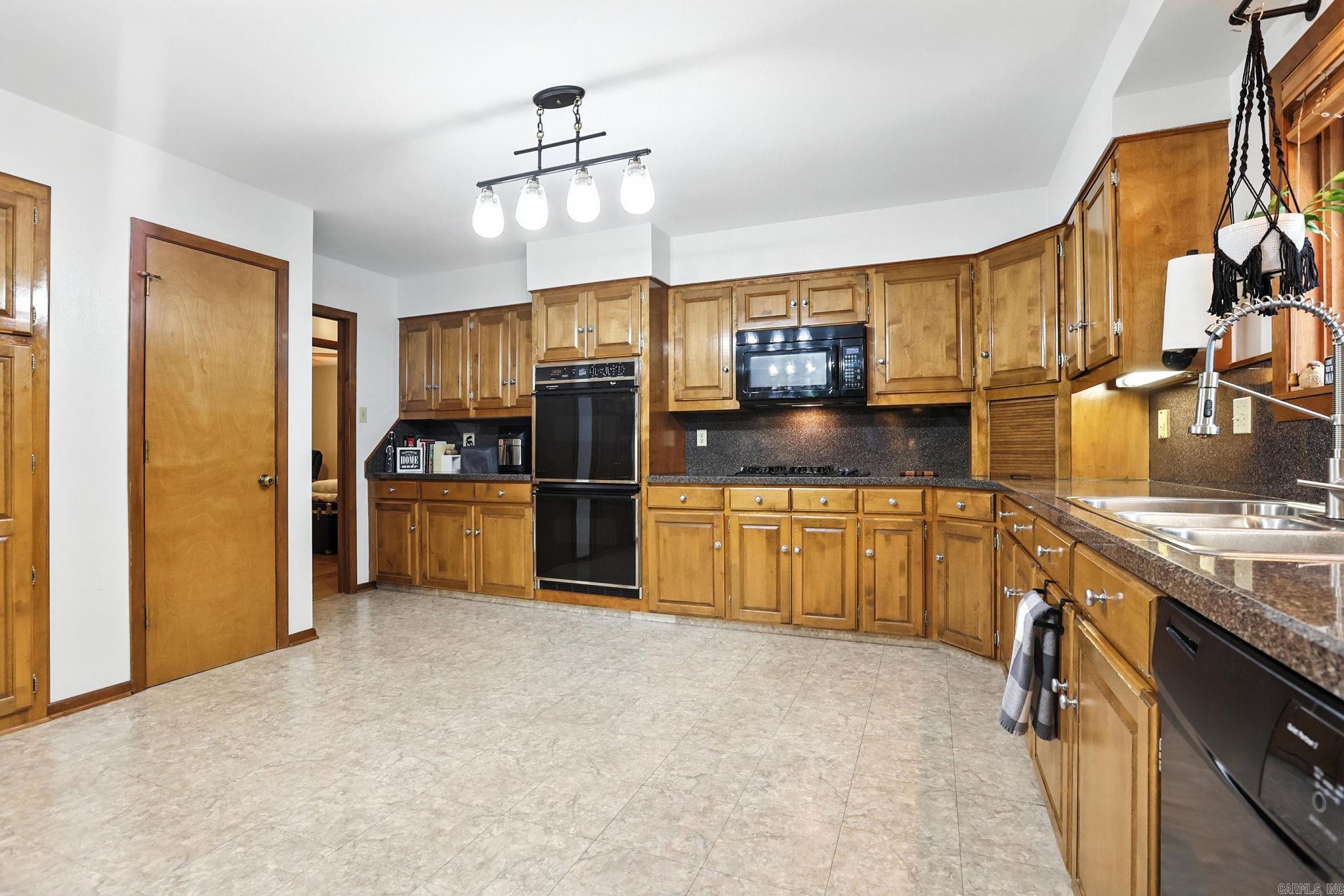 WELLINGTON POINTE - Residential