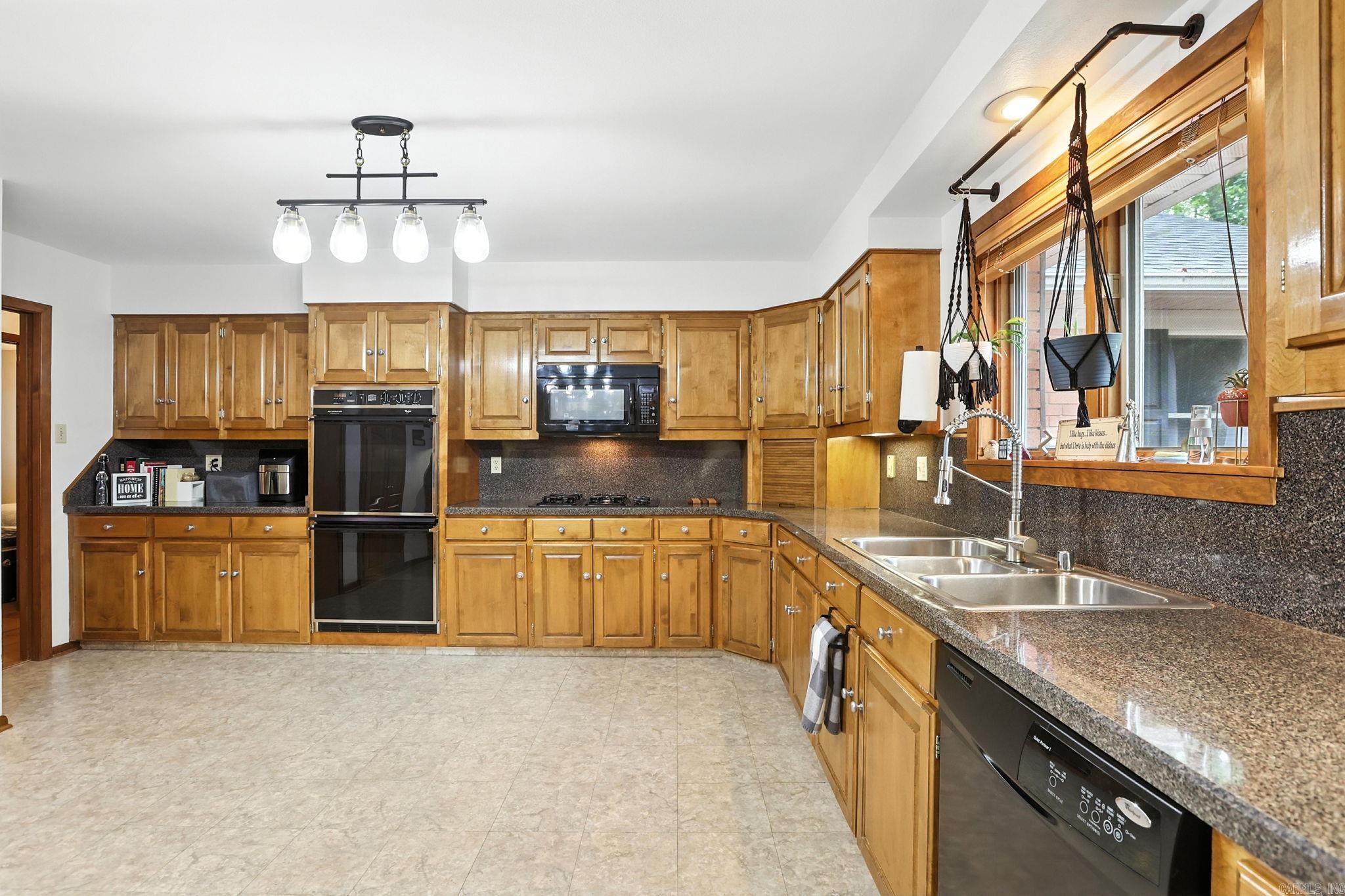 WELLINGTON POINTE - Residential