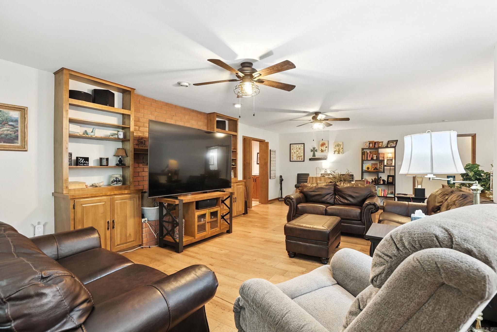 WELLINGTON POINTE - Residential