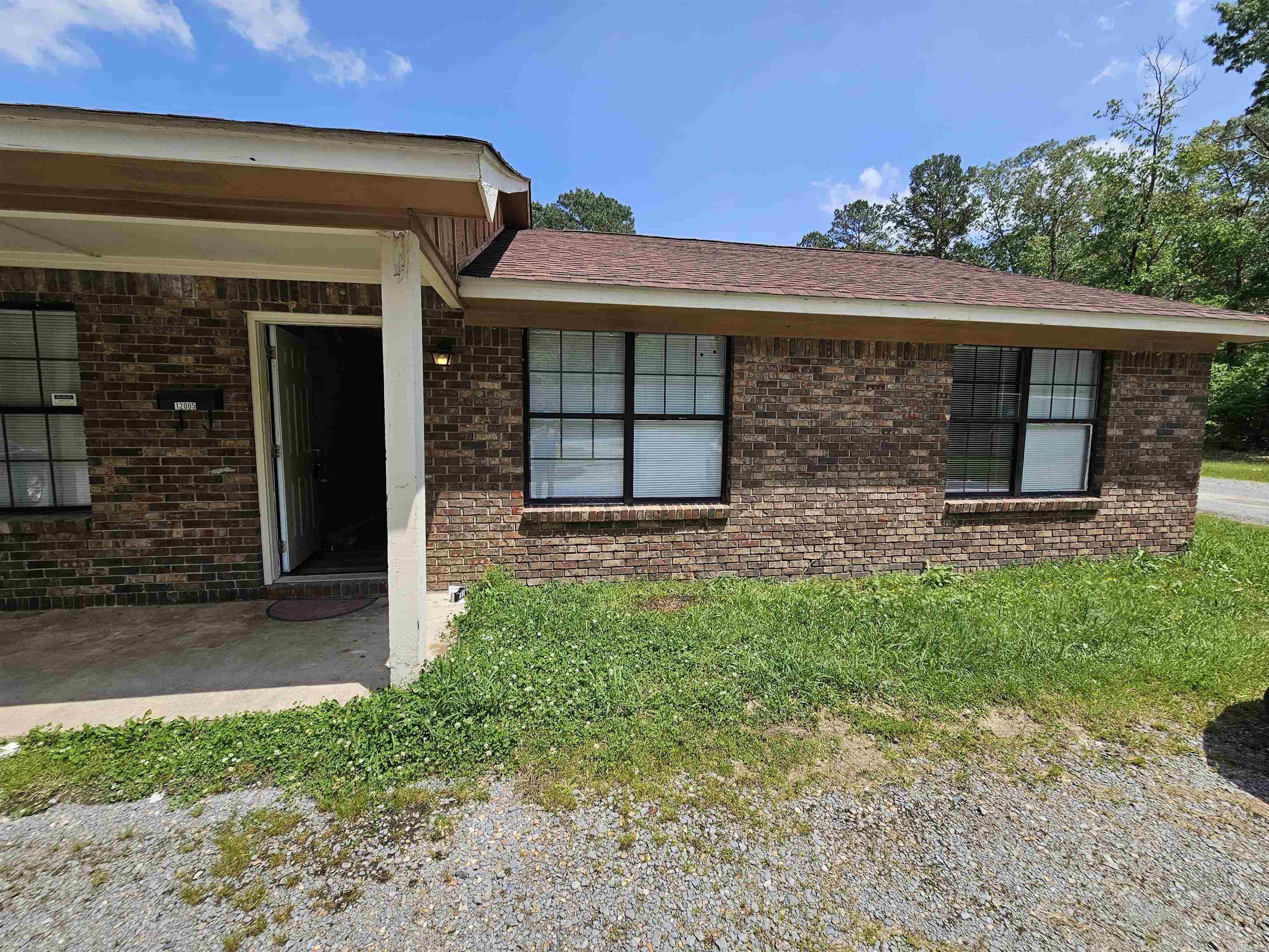 Cozy 2BD/1BA off Geyer Springs Rd. in Little Rock. Vinyl flooring in most living spaces. Hookups in the laundry room with extra storage options. Minutes away from SW Christian Academy and close to shopping, dining, and much more! Weight limit for pets is 25 lbs unless they are a registered service animals. This property is managed by Hoffman Team so beware of scammers - we will never ask you to Cashapp us money. The lease for this property is for 18 months to 2 years with a 3% increase after the first year. Income must be 3x the amount of rent per month unless you have a housing voucher. Deposit, first month’s rent, and the $50 administration fee due before move in.